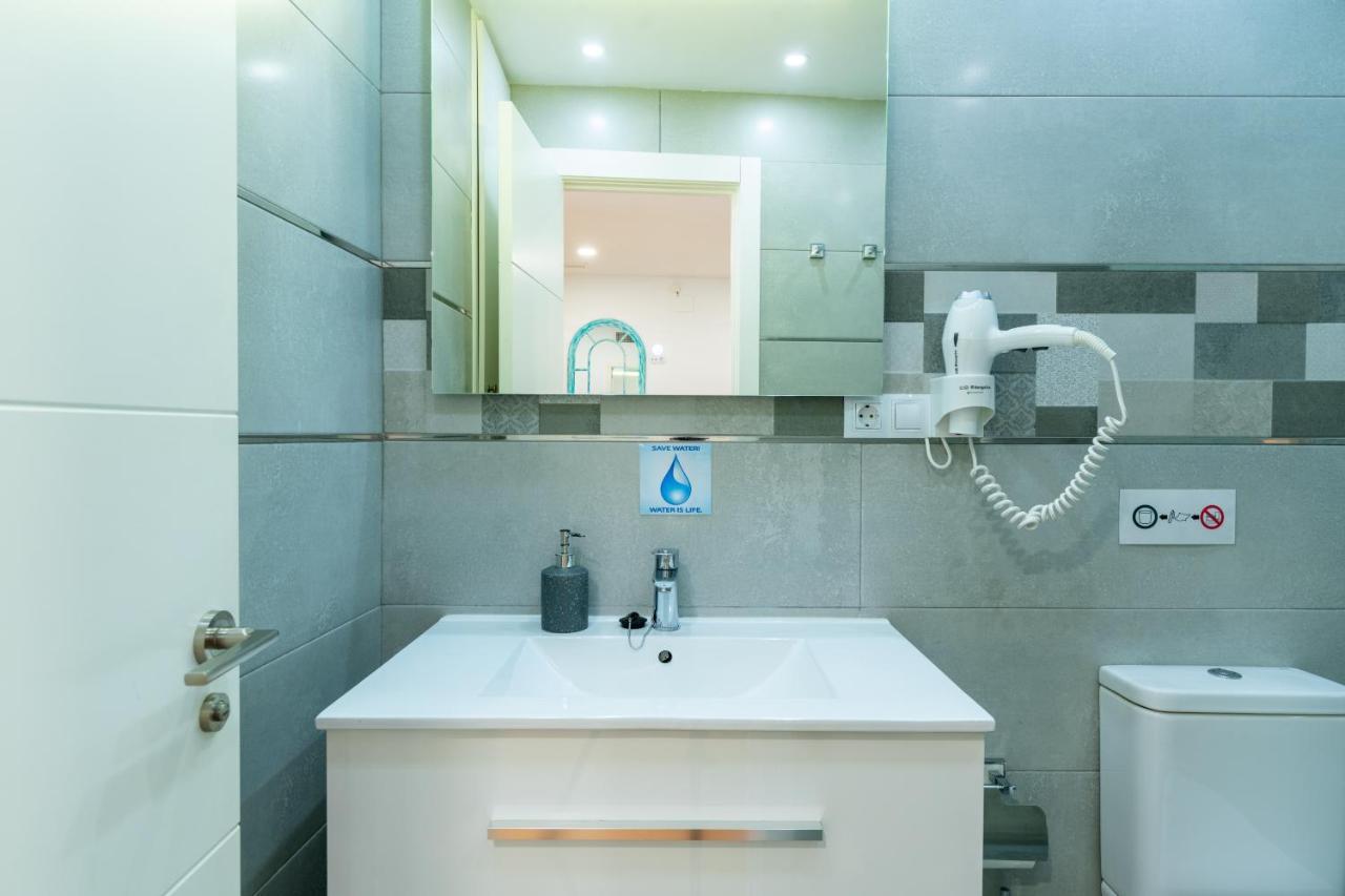 Locksmith Apartment - Park Option Севилья Экстерьер фото